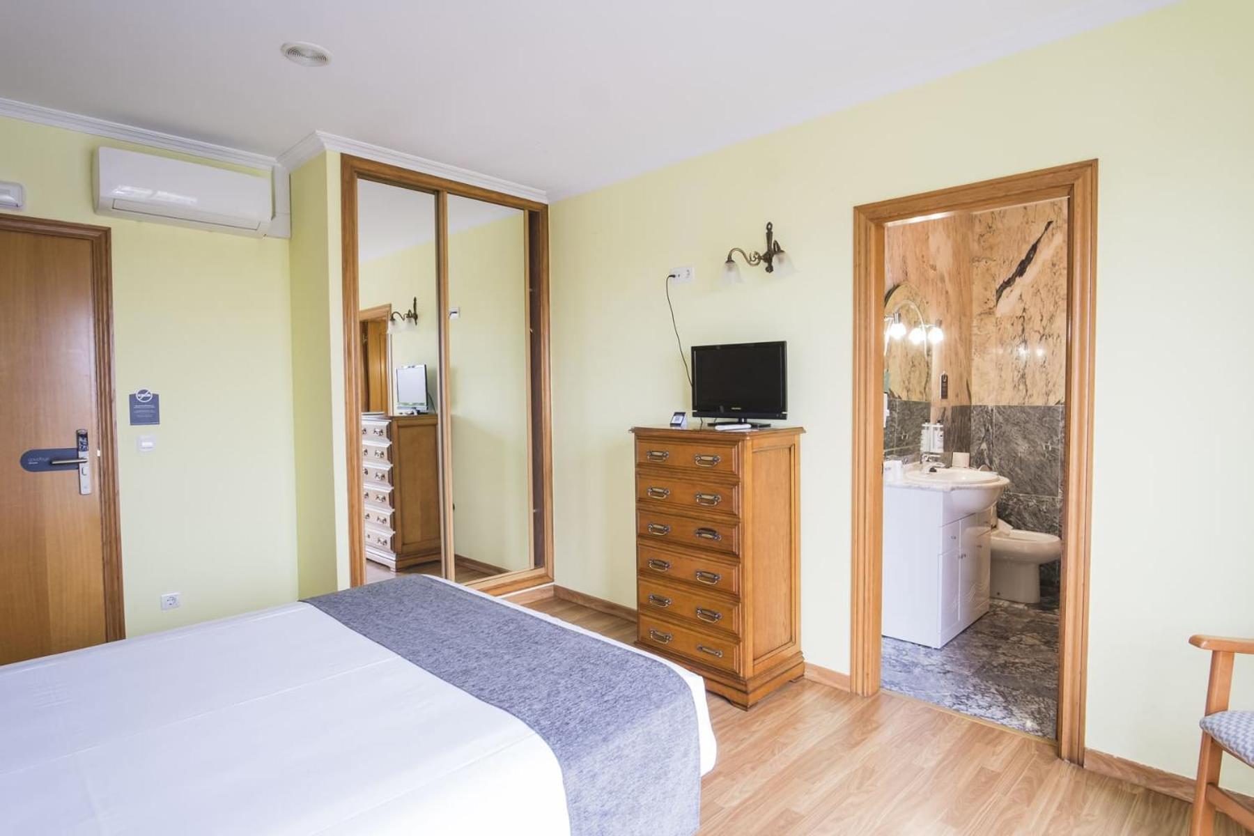 Hotel Alpina Villanueva De Arosa Buitenkant foto