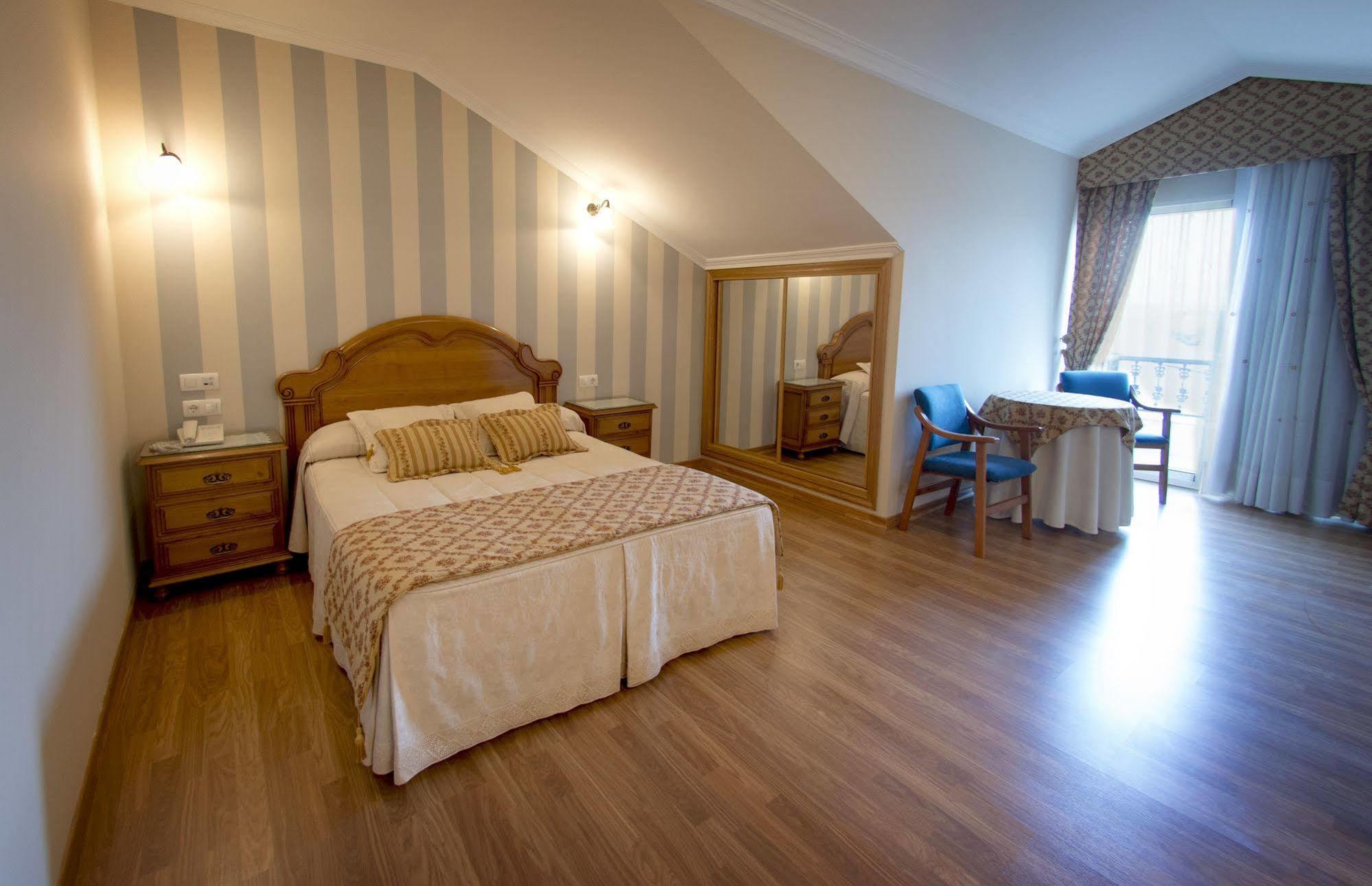 Hotel Alpina Villanueva De Arosa Buitenkant foto