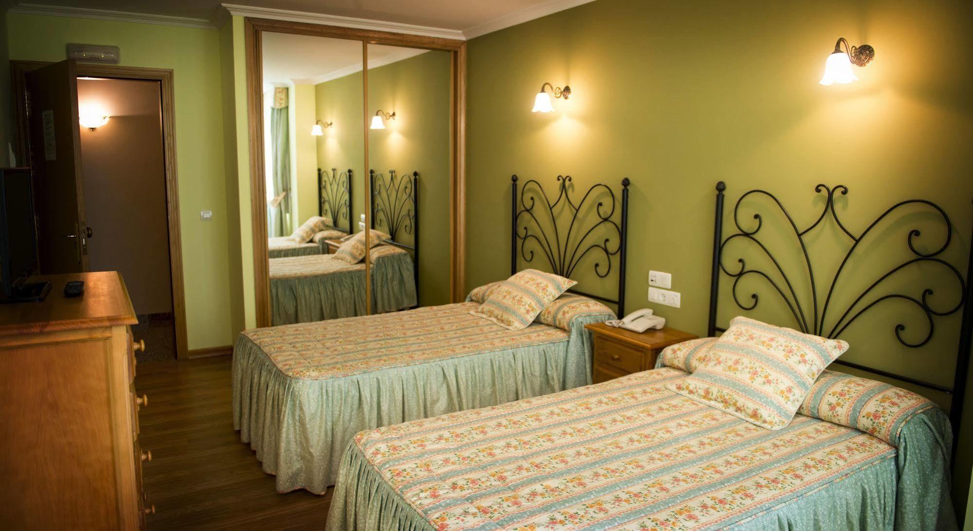 Hotel Alpina Villanueva De Arosa Buitenkant foto